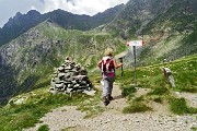 34 Sentiero 410, per Passo Belviso a dx, per Passo Bondione a sx